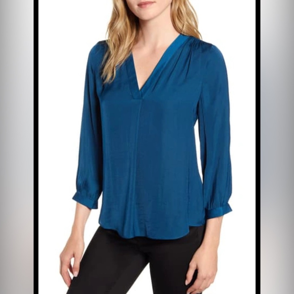 Vince Camuto Teal V-Neck flowy office wear satin Blouse in blueberry size XS NEW
